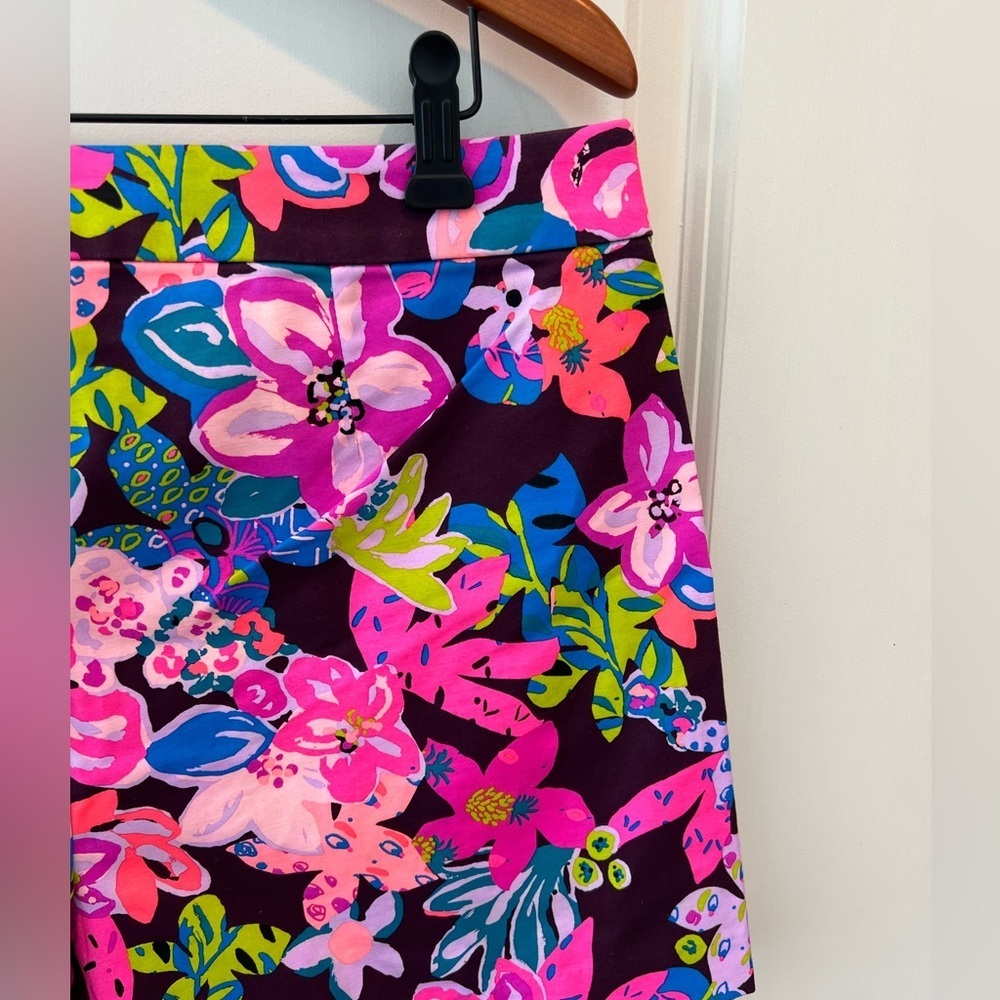 Lilly Pulitzer Arabeth Stretch Short NWT
Cherry Ganache Bohemian Garden Size 12 - Picture 11 of 12